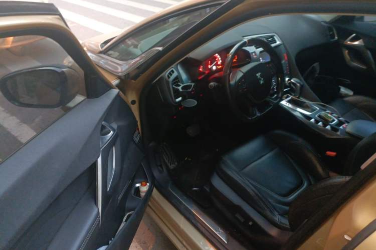 Used DS 5 2015 1.6T Elegant Edition THP160 Driver Seat