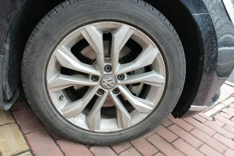 Used Volkswagen Magotan 2017 330TSI DSG Luxury Model Right Front Wheel Hub