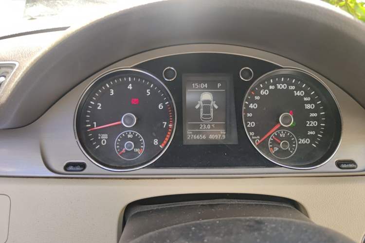 Used Volkswagen Magotan 2013 1.8TSI Premier Model Odometer Close Up