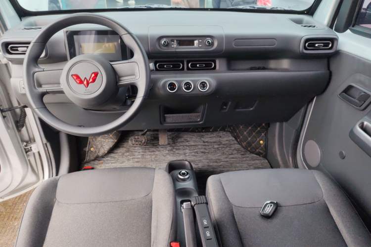 Used Wuling Zhiguang New Energy 2025 Comfort Model Center Console