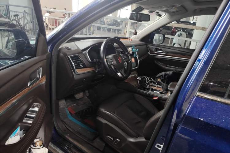 Used Roewe RX8 2018 30T Smart Connectivity Two-Wheel Drive Flagship Edition
