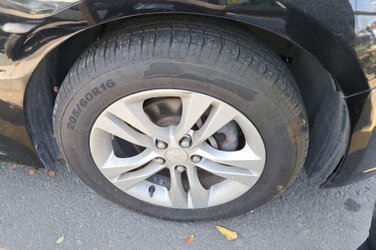 Used Chevrolet Cruze 2015 1.5L Classic SE MT Right Front Wheel Hub