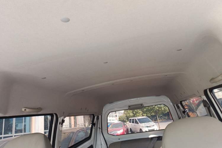 Used Jinbei Hiace X30 2023 1.5L Super-Comfortable Passenger Van 5/6/7-Seater Non-Air-Conditioned Version Model SWC15M
