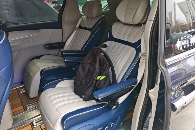 Used Roewe iMAX8 2021 400TGI Supreme Series Prestige Edition
