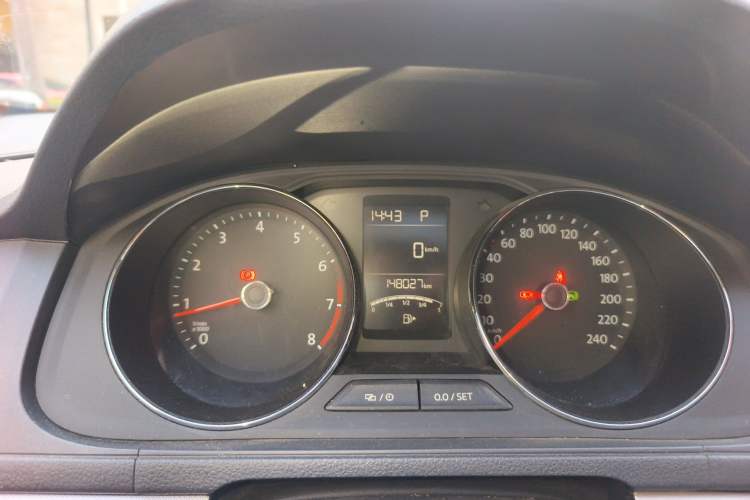 Used Volkswagen Lavida 2015 1.6L Automatic Comfort Edition Instrument Cluster