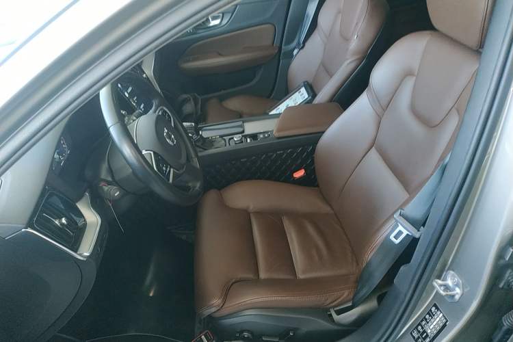 Used Volvo V60 2020 T5 Zhiyuan Luxury Edition
