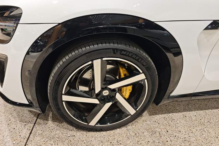 Used Xiaomi Auto YU7 2025 Ultra-Long Range High-Performance All-Wheel-Drive Max Edition
