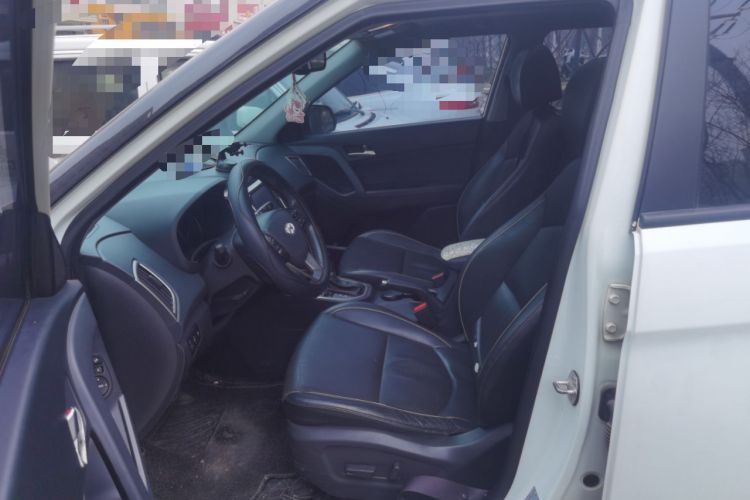 Used Hyundai ix25 2015 1.6L Automatic Two-Wheel-Drive Deluxe DLX Model Left Front Seat