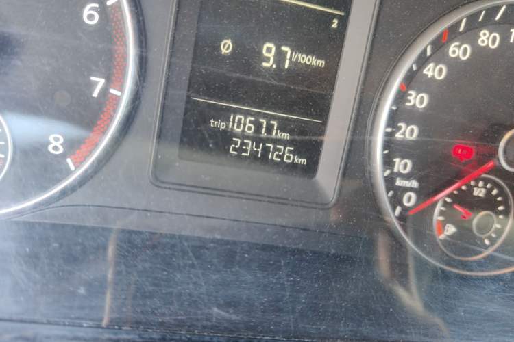 Used Volkswagen Touran 2015 1.4T Manual Fashion Edition 5-Seater Odometer Close Up