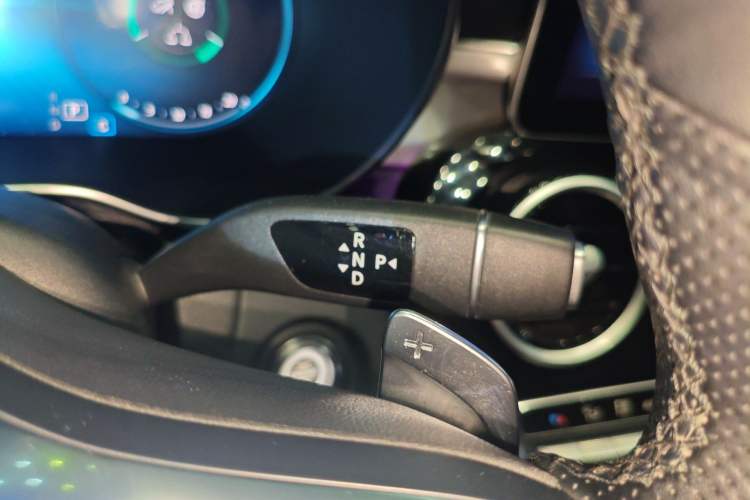 Used Mercedes-Benz C-Class 2019 C 260 Sport Edition 4MATIC Gear Lever