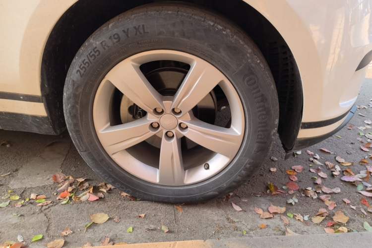 Used Land Rover Range Velar 2018 P250 S Right Front Wheel Hub