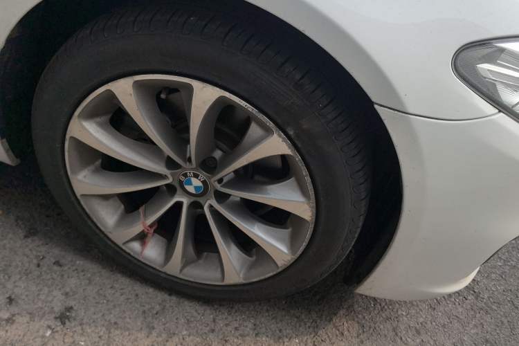 Used BMW 5 Series 2014 525Li Leading Model
