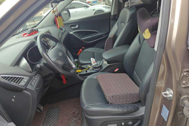 Used Hyundai Santa Fe 2015 2.4L Automatic Two-Wheel Drive Smart Version 5 Seats
