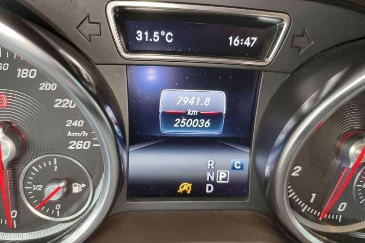 Used Mercedes-Benz GLE 2018 GLE 320 4MATIC Dynamic Edition Collector's Edition Odometer Close Up