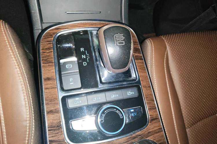 Used BYD Tang New Energy 2015 2.0T Four-Wheel-Drive Flagship Model