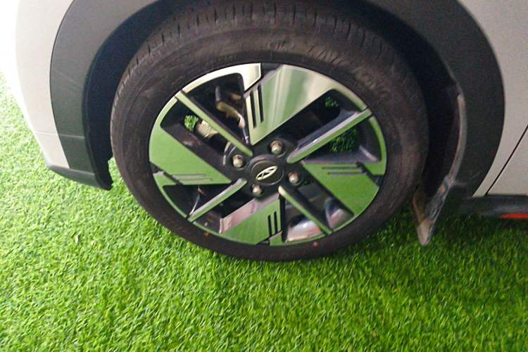 Used Chery New Energy Boundless Pro 2022 301km "Divine Beast" Version with Lithium Iron Phosphate Left Front Wheel Hub