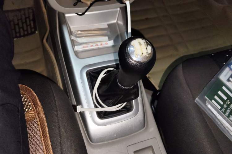 Used CHANGAN Alsvin V3 2015 1.4L Manual Warm-Hearted Model China IV Standard Gear Lever