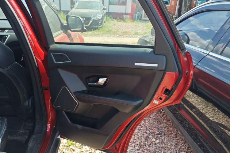 Used Land X7 2015 2.0T Panoramic Prestige Edition
