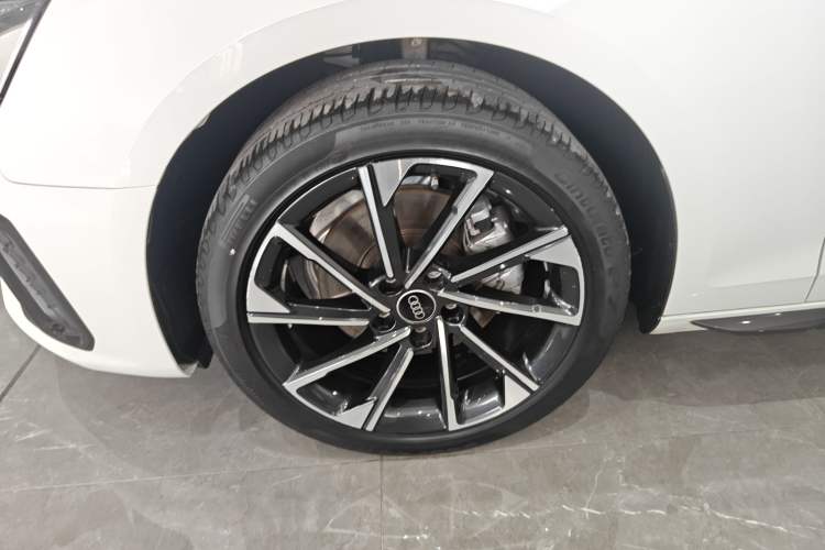 Used Audi A4L 2023 40 TFSI Luxury Dynamic Model
