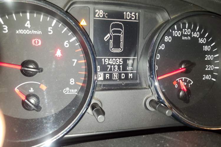 Used Nissan Qashqai 2012 2.0 XV LE CVT 2WD Odometer Close Up