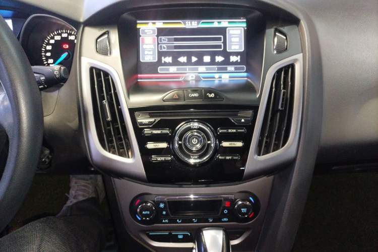 Used Ford Focus 2012 Hatchback 1.6L Automatic Fashion Edition Audio And AC Panel