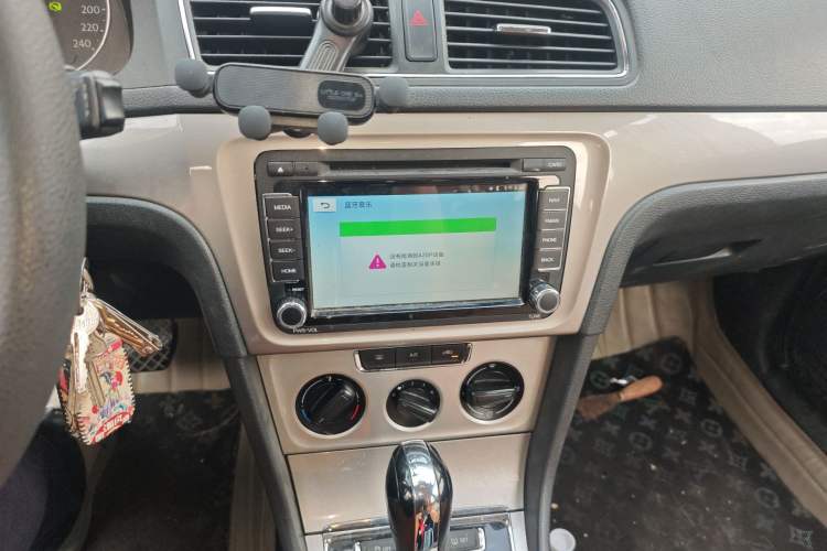 Used Volkswagen Gran Lavida 2014 1.6L Automatic Sport Edition
