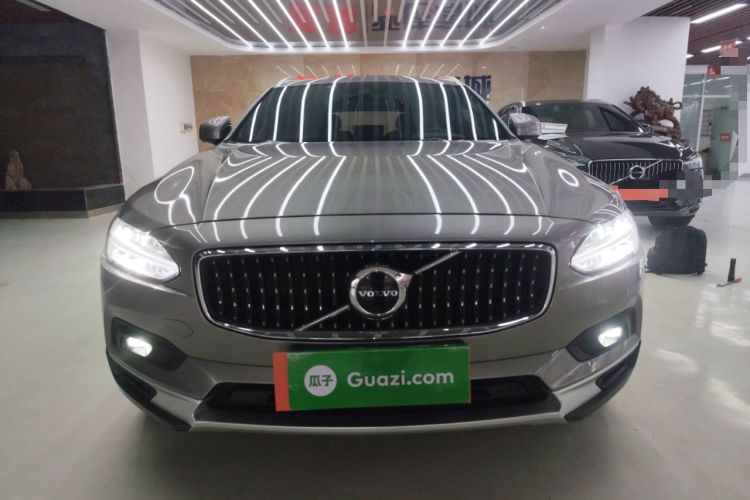 Used Volvo V90 2021 Cross Country B5 AWD Smart Range Edition
