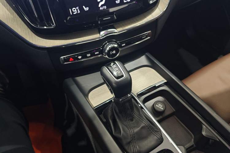 Used Volvo XC60 2020 T5 4x4 Smart Luxury Edition