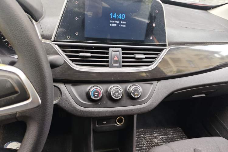 Used Baojun 310 2017 1.5L Manual Fashion Model Audio And AC Panel