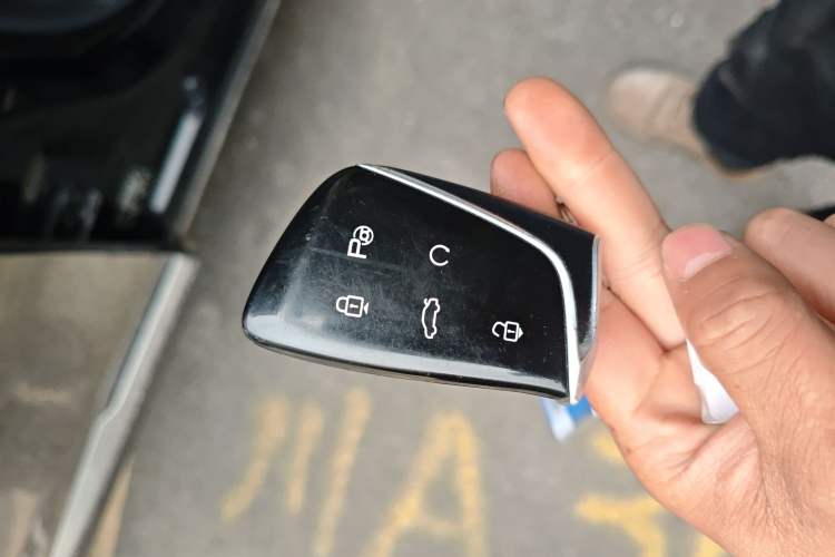 Used Dongfeng Aeolus Huge 2022 Mach Dual-Motor 1.5T MHD Dare-to-Dream Edition