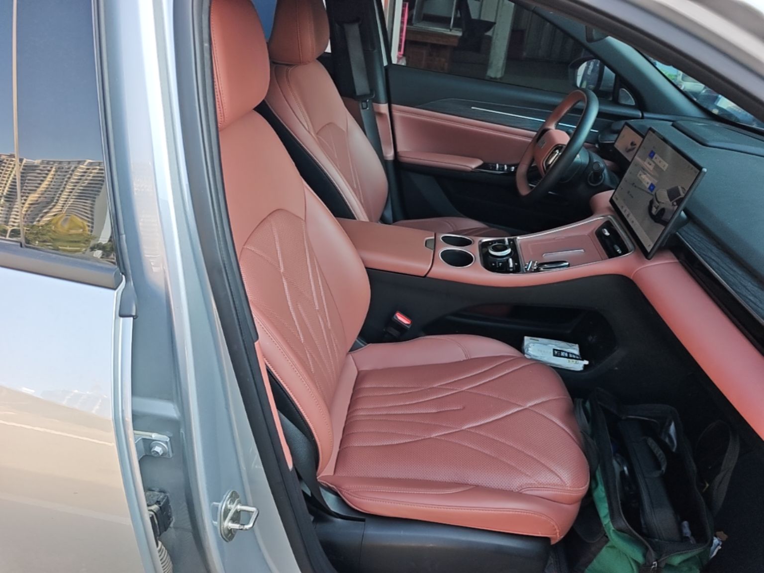 Geely Galaxy L6 2025 EM-i 140km Explorer+ Edition — снимка 19