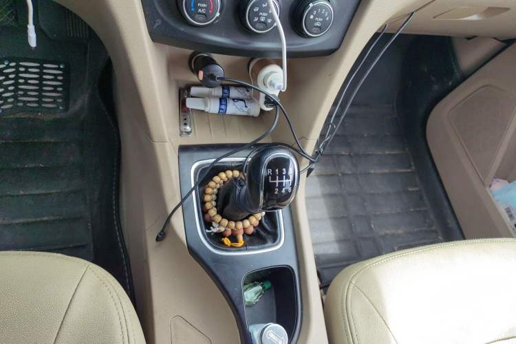 Used Baojun 730 2016 1.5T Manual Standard Version 7 Seats Gear Lever