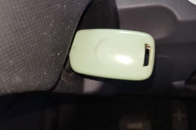 Used Wuling Hongguang MINIEV 2021 Macaron Premium Model – Lithium Iron Phosphate Vehicle Key