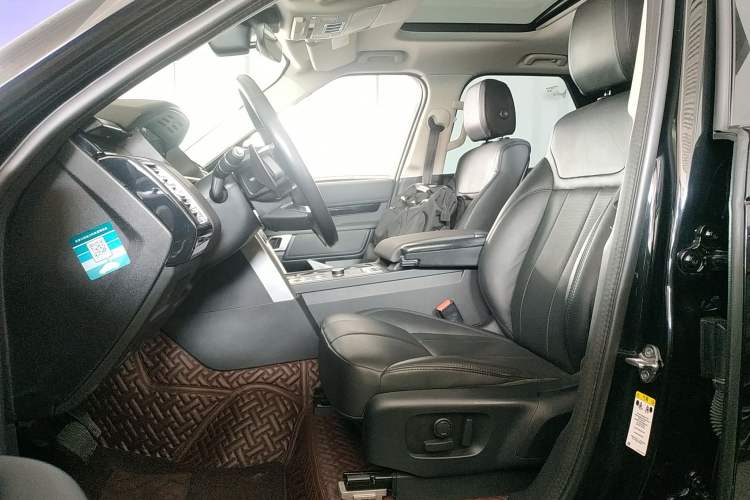 Used Land Rover Discovery 2020 2.0T SE
