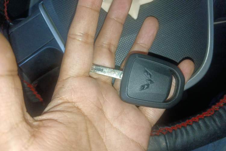 Used Wuling Hongguang MINIEV 2021 Macaron Premium Model – Lithium Iron Phosphate Vehicle Key