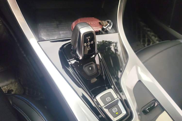 Used Lynk & Co 01 2017 2.0T Two-Wheel Drive Zhaopu Version Gear Lever