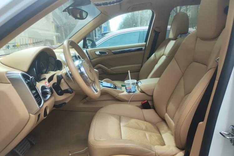 Used Porsche Cayenne 2014 Cayenne Platinum Edition 3.0T Left Front Seat