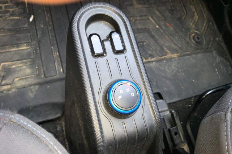 Used Wuling Hongguang MINIEV 2022 Macaron Fashion Model Lithium Iron Phosphate Gear Lever