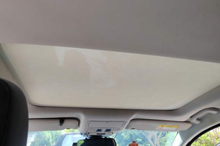 Used Jaguar XEL 2019 2.0T 200 PS Deluxe Edition Headliner