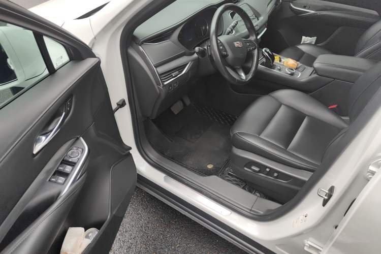 Used Cadillac XT4 2020 28T Two-Wheel-Drive Leading Version