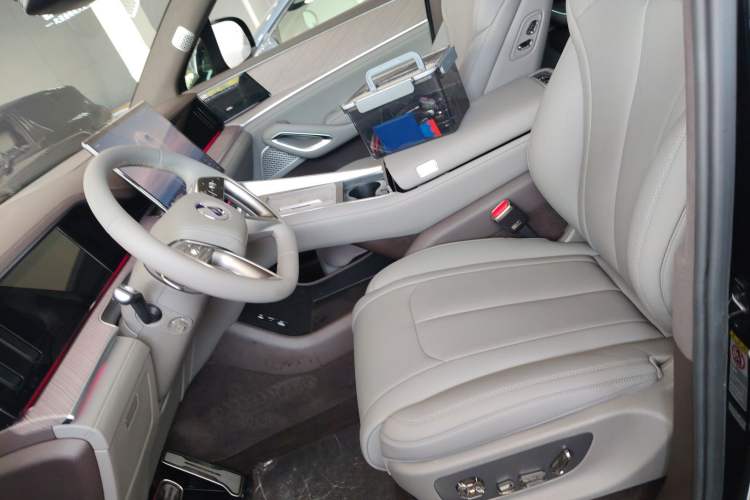 Used Denza N9 2025 Flagship Model
