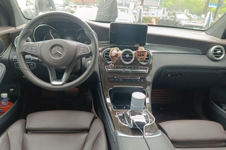 Used Mercedes-Benz GLC 2016 GLC 260 4MATIC Luxury Model Center Console