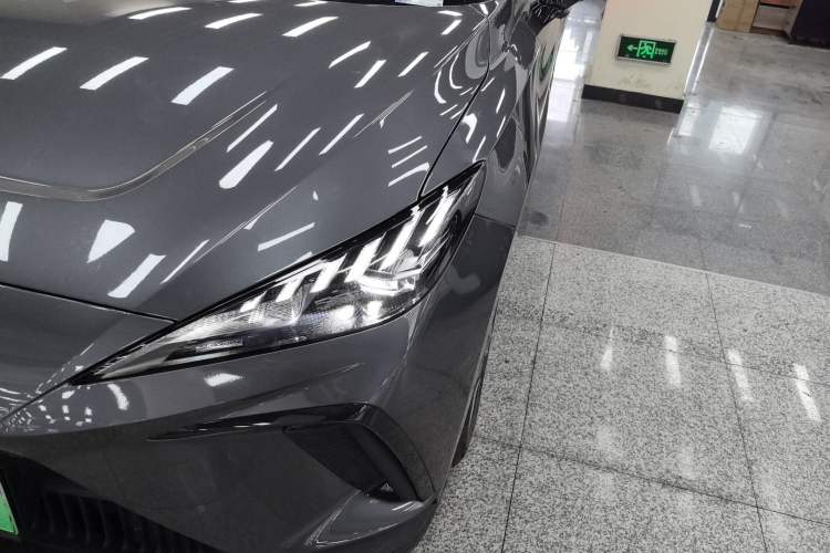 Used MG 4 EV 2022 425 km Luxury Edition