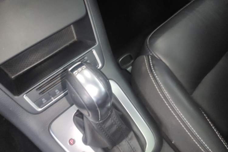 Used Volkswagen Tiguan 2016 280TSI Automatic Two-Wheel Drive Silk Road Comfort Edition Gear Lever