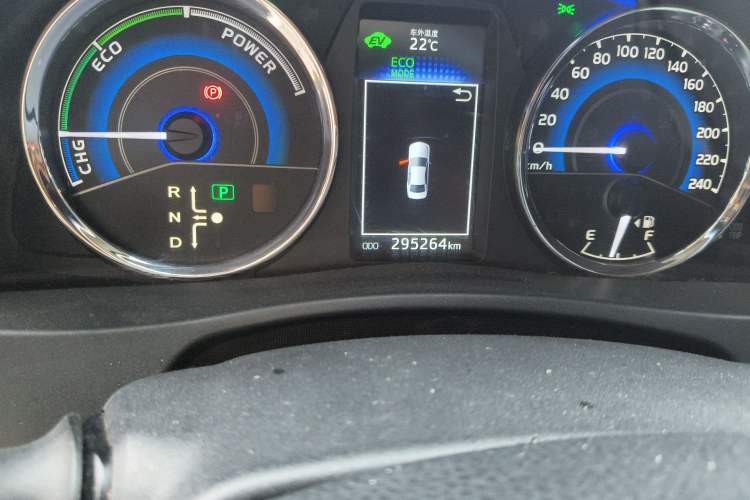 Used Toyota Corolla 2018 Dual-Engine 1.8L E-CVT Smart Edition Odometer Close Up