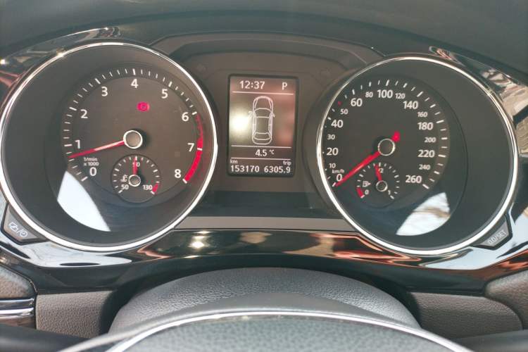 Used Volkswagen Sagitar 2017 230TSI Automatic Luxury Edition
