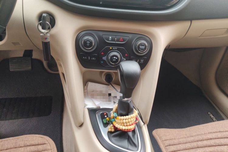 Used Fiat Viaggio 2012 1.4T Automatic Luxury Edition Gear Lever