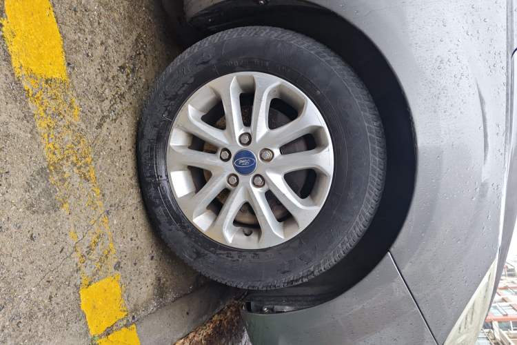 Used Ford Focus 2013 Sedan Classic 1.8L Automatic Base Model
