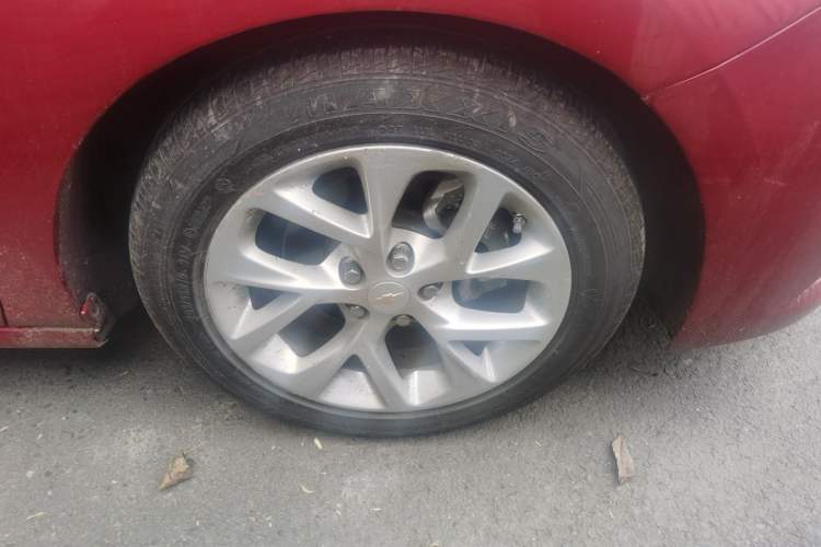 Used Chevrolet Cruze 2017 1.5L Hatchback Automatic Pioneer Sunroof Edition Right Front Wheel Hub