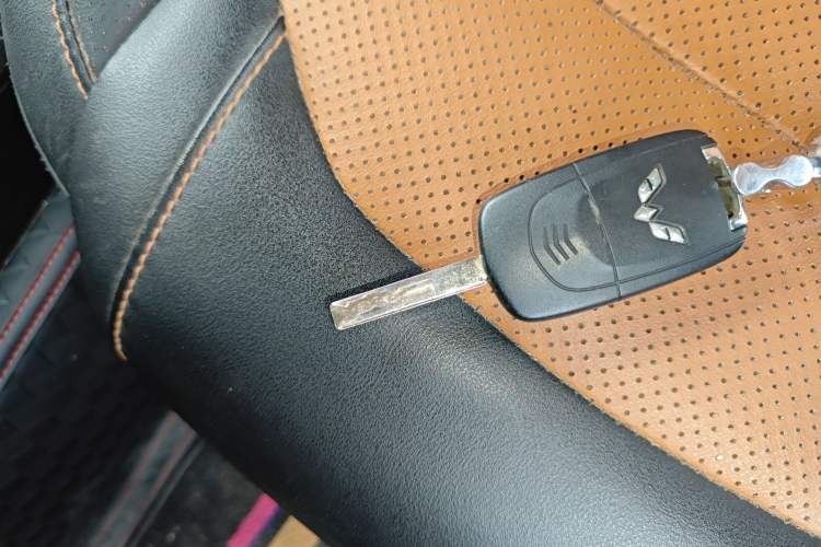 Used Wuling Hongguang S3 2018 1.5T Manual Luxury Model China V Standard Vehicle Key